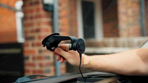 QUADLOCK ARAÇ İÇİ VANTUZLU TELEFON TUTUCU